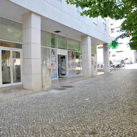 Parque Nacoes Prime 21 3 Quartos Лиссабон